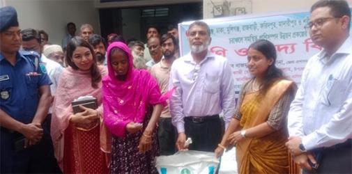 সাটুরিয়ায় ৩ হাজার ৭ শত খামারির মাঝে প্রাণী ও গো-খাদ্য বিতরণ