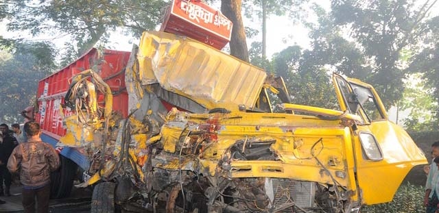 Seven, including five policemen, killed in Bogra road crash
