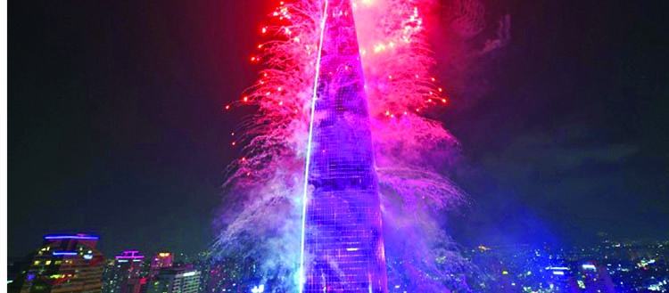 Lotte Tower smashes 3 world records
