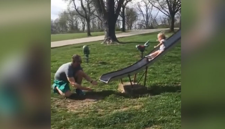 [WATCH]Dad fails catching daughter off slide