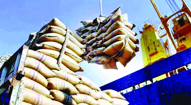 Unloading of Vietnamese rice starts at Ctg port 