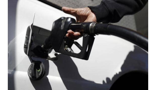  Average US gas prices jump 8 cents thanks to crude costs
