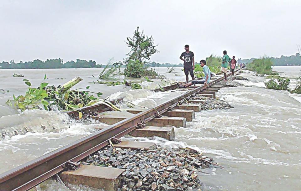  Flood claims 4 more lives in Dinajpur