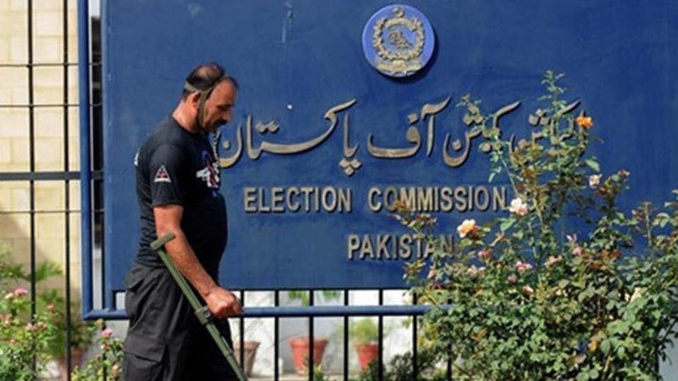 Pakistan EC suspends 261 lawmakers 