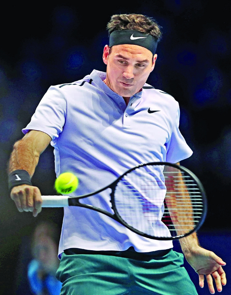 Federer wins opening match at ATP Finals