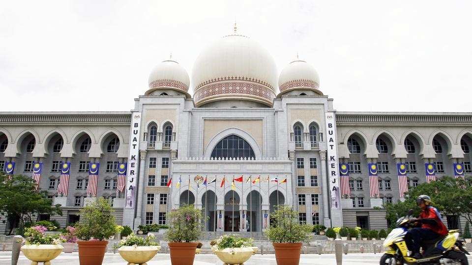 Malaysia mosque bans tourists after 'sexy dance' goes viral