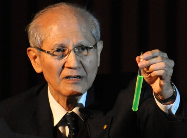 Japanese Nobel chemistry laureate Shimomura dies at 90
