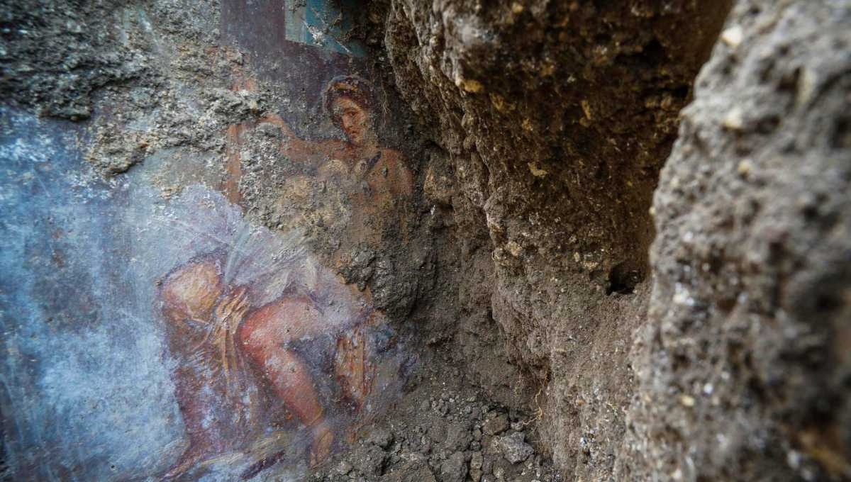 Sensual fresco discovered in ancient Pompeii bedroom