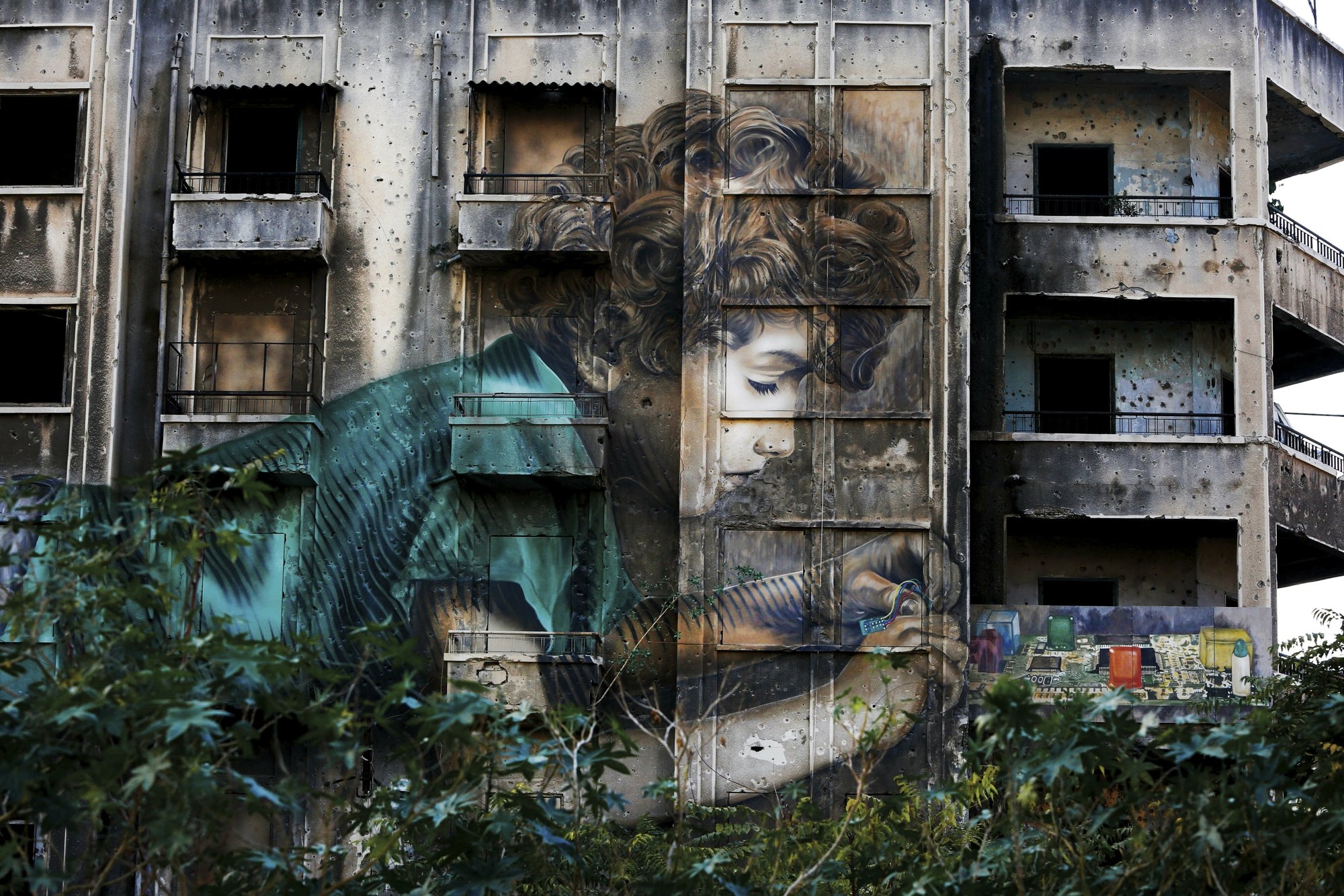 Decades on, war-scarred Beirut buildings remain