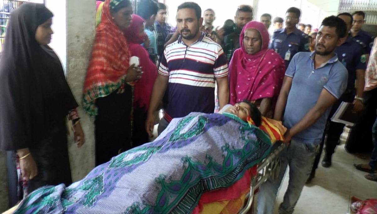 Pabna woman ‘set on fire by in-laws’ dies at DMCH