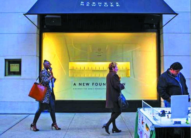 Barneys New York explores options that include bankruptcy