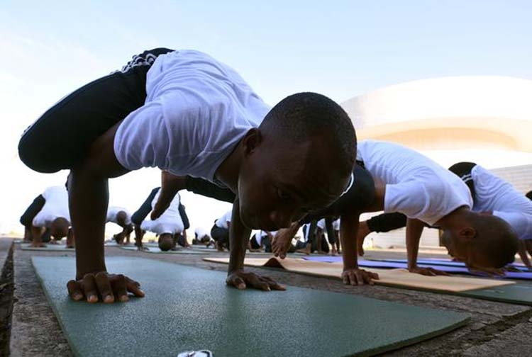 Sierra Leone's soldiers heal trauma with yoga