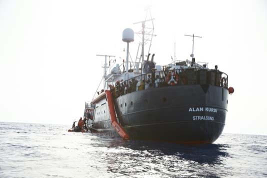 Italy authorises arrival of two ships carrying rescued migrants