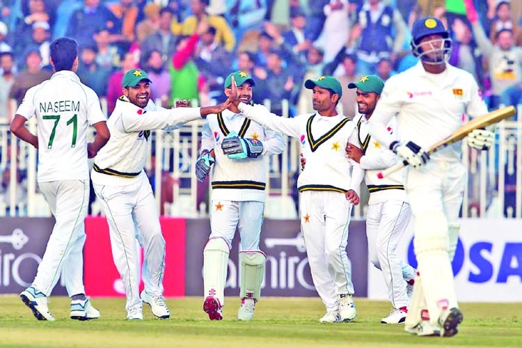 Pakistan pacers shine as Tests come home