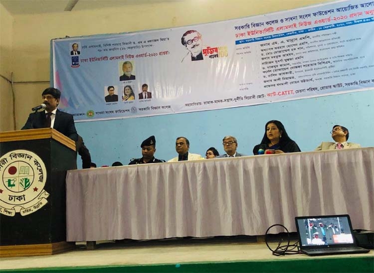 IU VC wins DU Alumni News Award