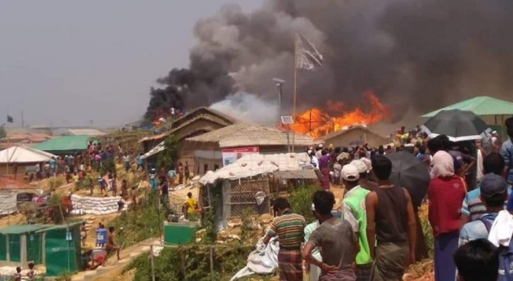 Fire at Rohingya camp guts shops, houses