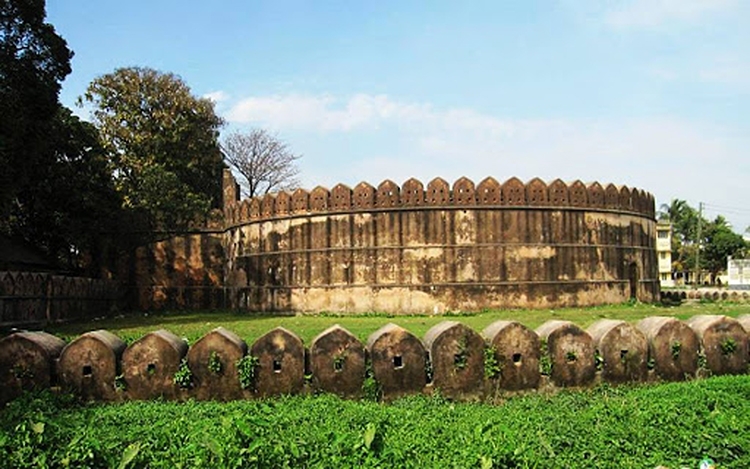 Isha Kha Jongolbari and Mosque