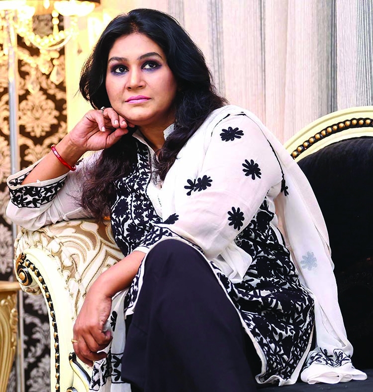 Samina's new song  'Shei Je Chole Gele'