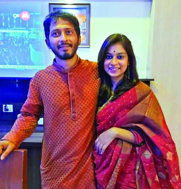 Arnob, Sunidhi return to Dhaka