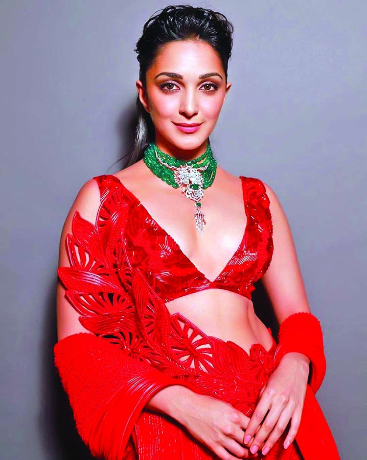 Kiara to play in 'KarramKurram'