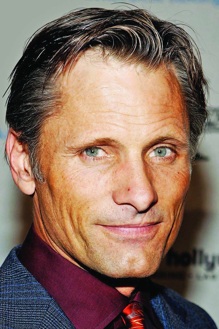 Viggo Mortensen defends playing gay character