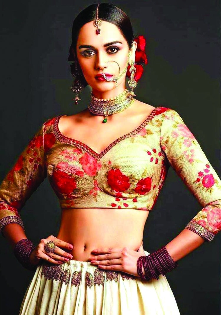 Manushi Chhillar advocates on menstrual hygiene