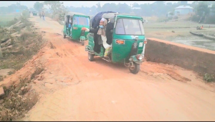 Unplanned road repairing worsens people’s woes, authorities’ indifference blamed 
