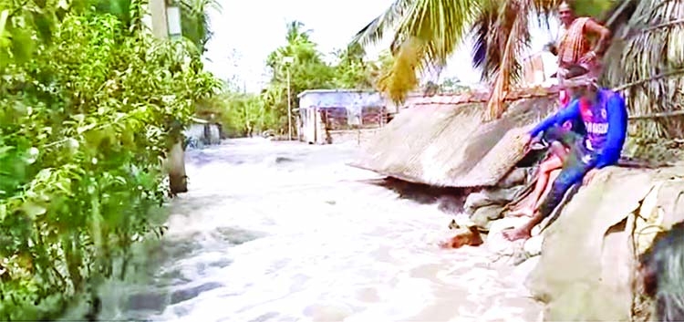 3 villages flooded as dam collapses in Satkhira