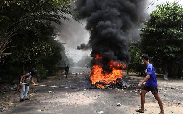 US orders non-essential staff to leave Myanmar