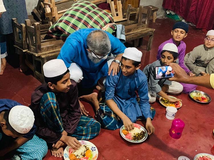 Duadkandi upazila  chairman arranges iftar for madrasah students