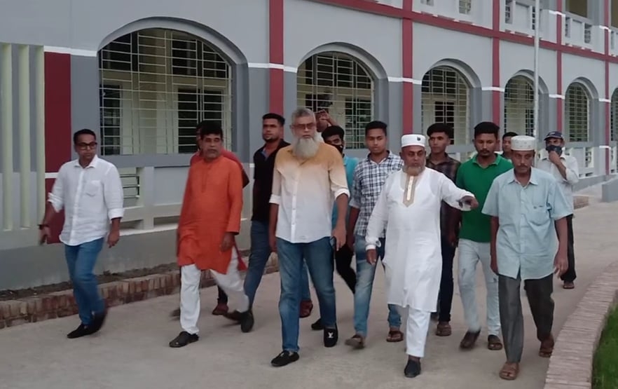 Daudkandi upazila chairman inspects school ahead of reopening       