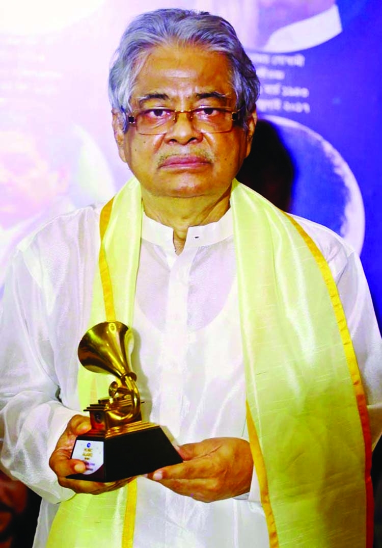 Gazi Mazhraul Anwar gets Lifetime Achievement Award