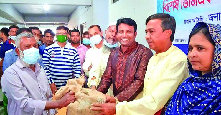 4,000 fishermen get special VGF rice in Rajshahi