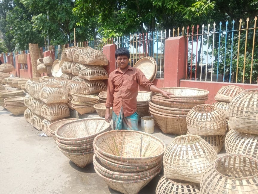 Bamboo-cane industry on the verge of extinction in Daudkandi   