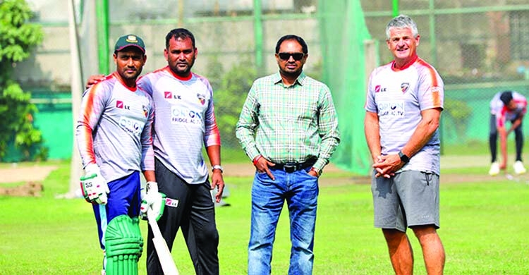 Former coach Rhodes back in Dhaka, joins Comilla 
