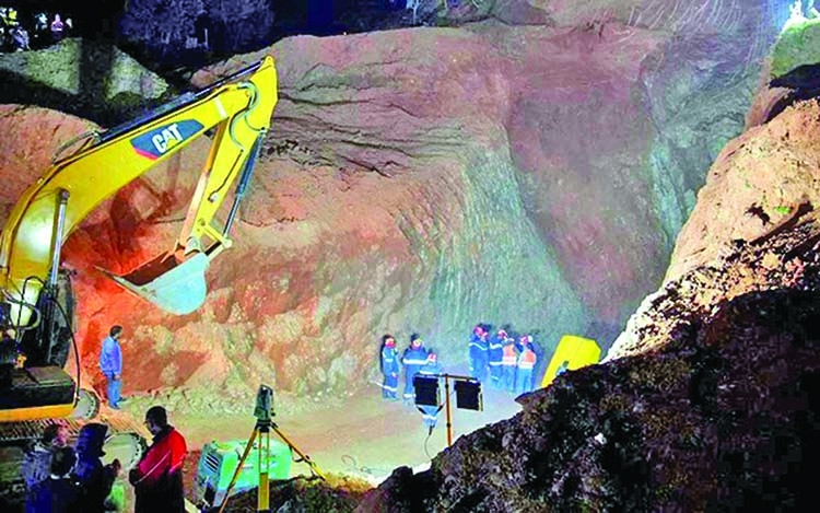Moroccan rescuers get close to child trapped in well