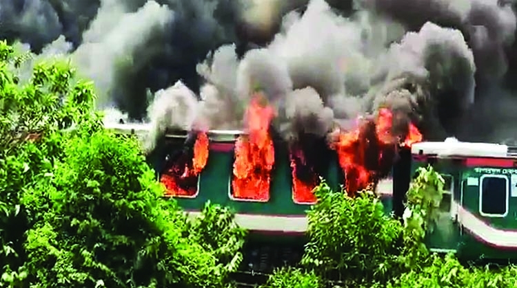 Fire destroys three Parabat coaches
