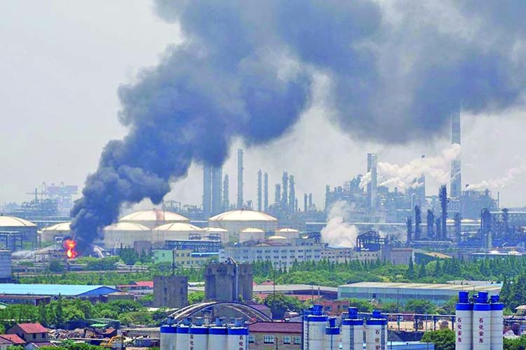 Fire at Shanghai Petchem plant kills one