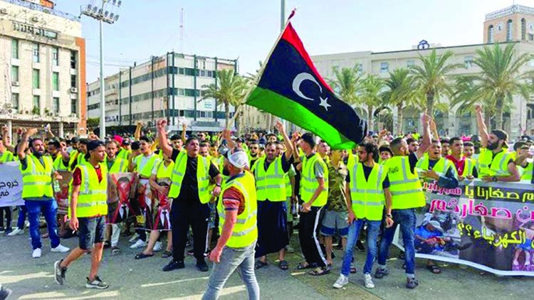 Libyan protesters storm  parliament building in Tobruk