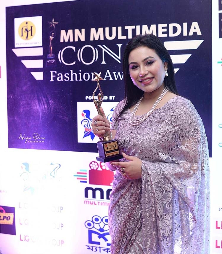 Tasnim Khan gets Iconic Star Award