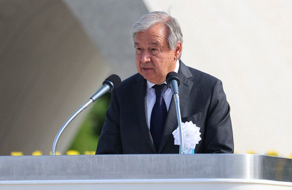 Nuclear weapons a 'loaded gun', UN chief warns in Hiroshima
