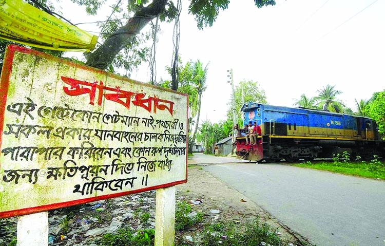25 railway level crossings turn into death traps