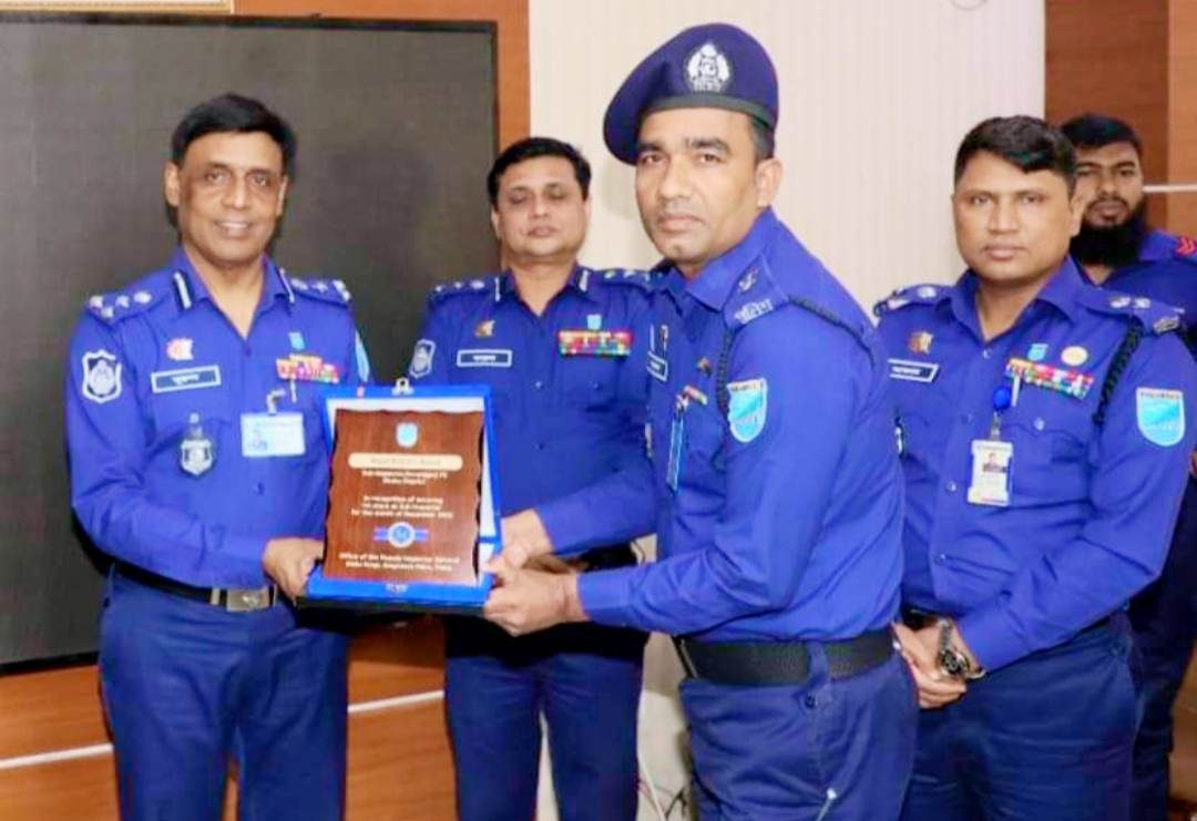 Abul Kalam Azad best SI in Dhaka district  