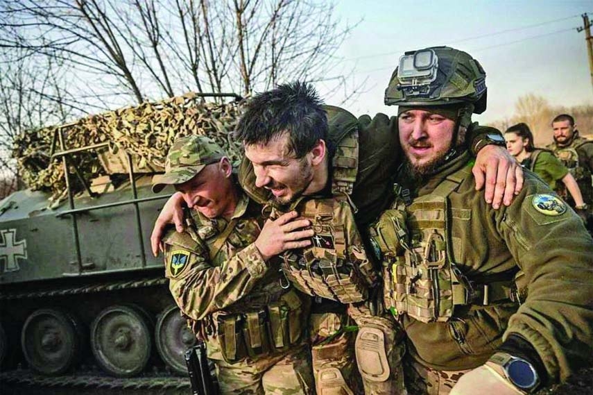 Russia and Ukraine step up military recruitment