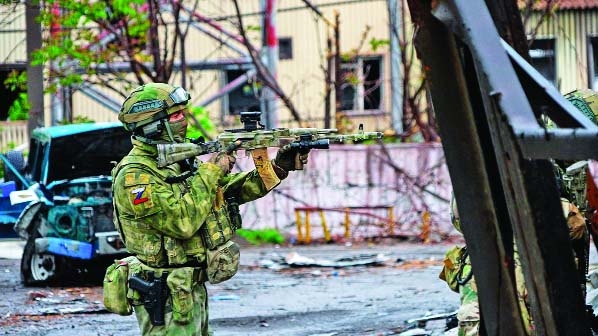 Russia accused of using phosphorus bombs in Bakhmut