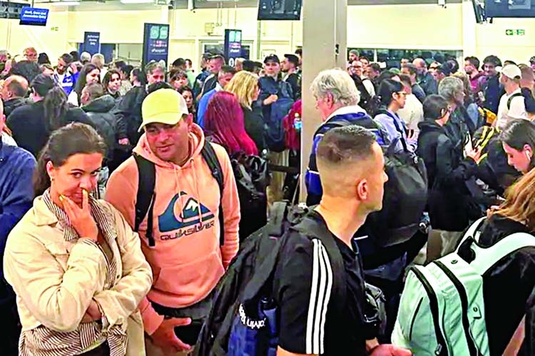 Chaos at British airports as border system fails | The Asian Age Online ...