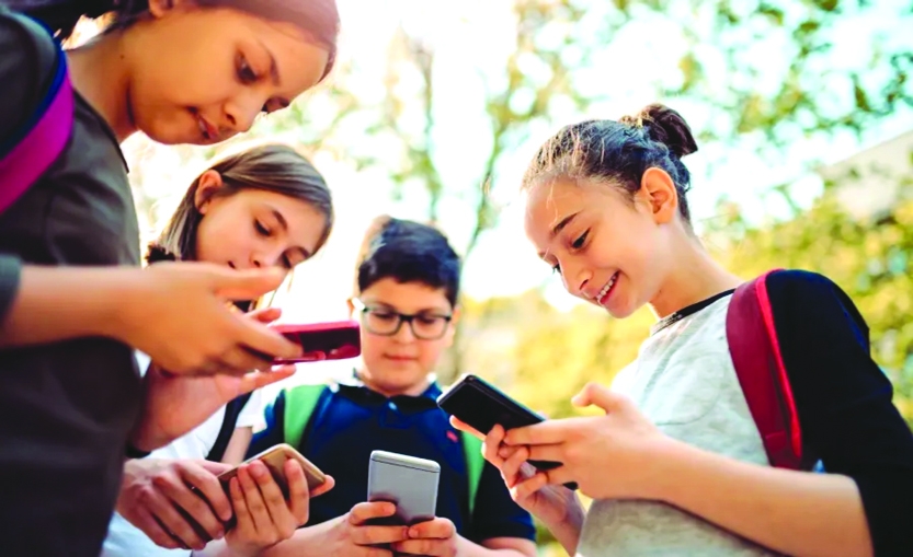 Unesco calls for global ban on smartphones in schools
