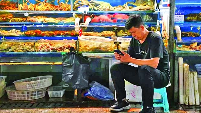 Sushi lovers grab last bites as seafood ban hits Japan