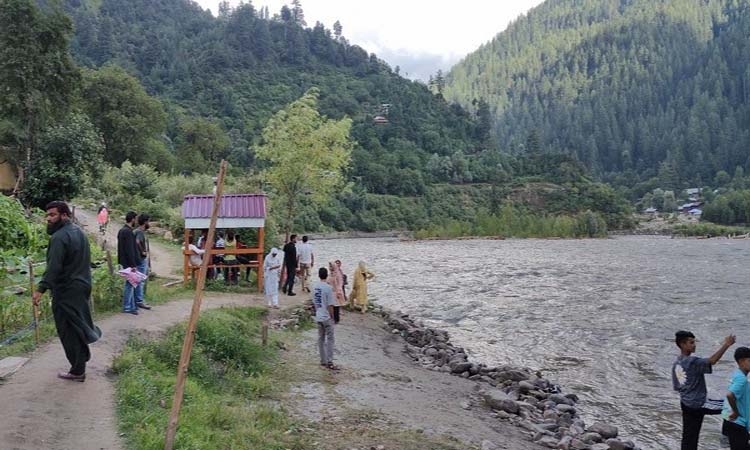 Exploring enchanting borderlands - North Kashmir's LoC vicinity becomes tourist magnet
