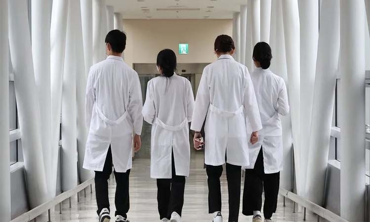 South Korea doctors strike: Death of woman denied hospital entry probed